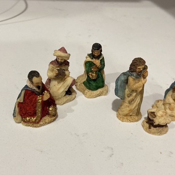 United design Corp. miniature nativity scene 9 pieces - Picture 2 of 14